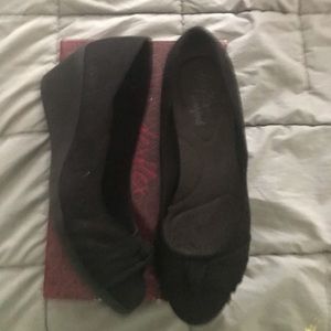 Size 8.5 black wedge